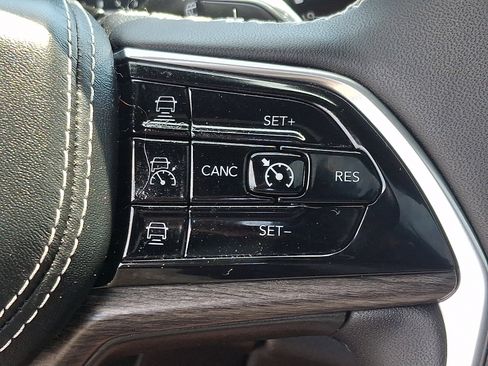 Used 2023 Jeep Grand Cherokee L Overland AWD/4WD image 24