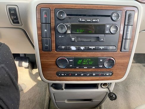 Used 2004 Ford Freestar Limited FWD image 38