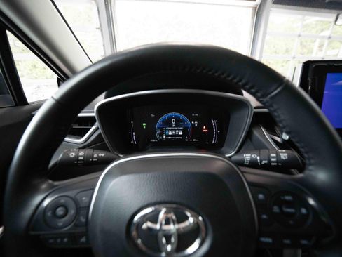 Used 2025 Toyota Corolla Cross XLE AWD/4WD image 15