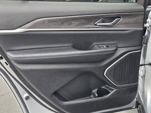 Certified 2022 Jeep Grand Cherokee L Limited RWD image 25