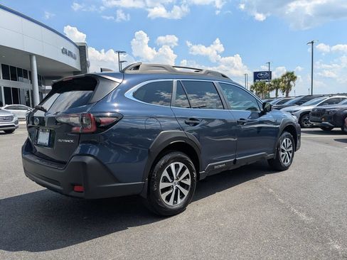Used 2025 Subaru Outback Premium AWD/4WD image 4