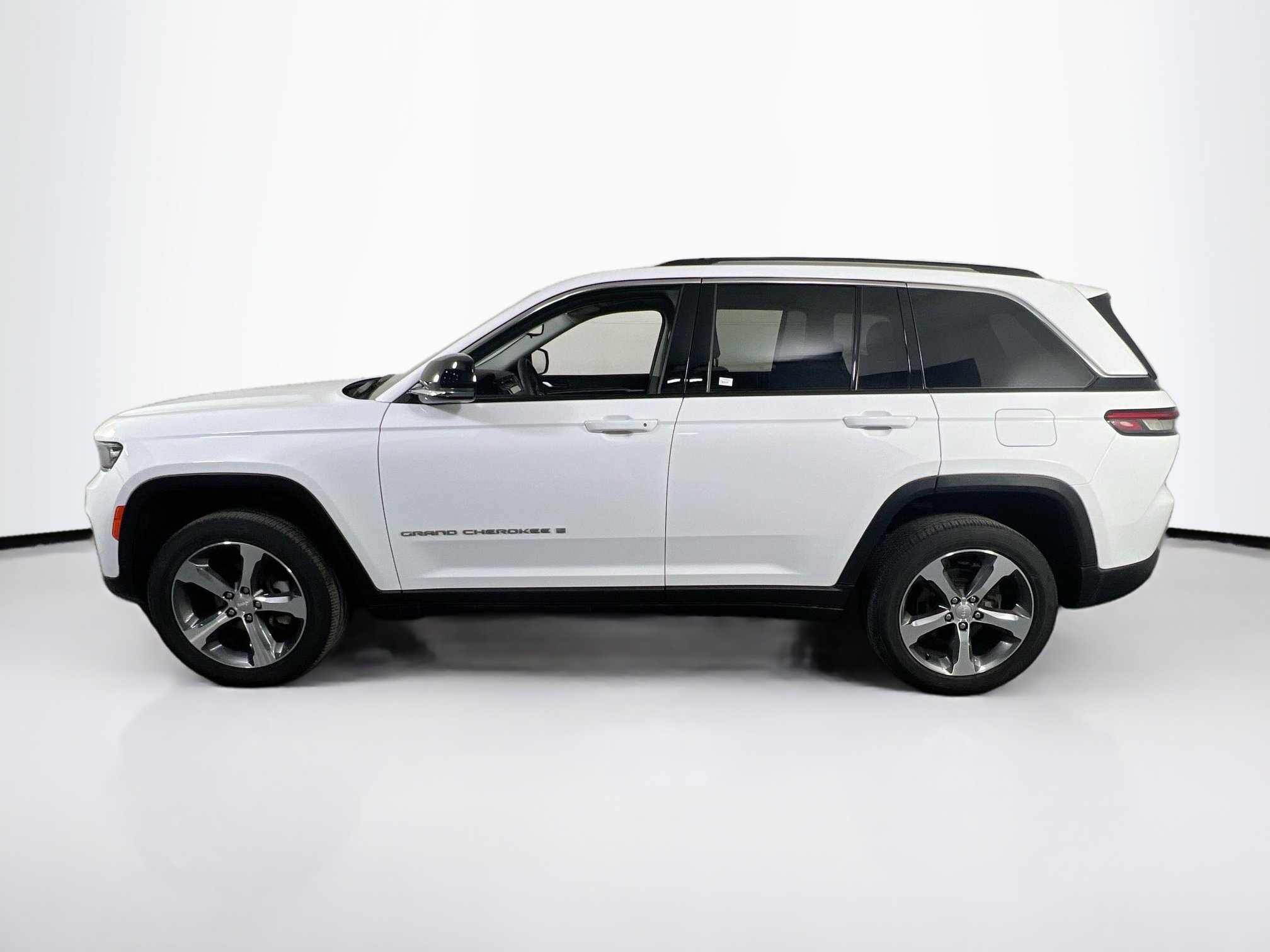 Used 2023 Jeep Grand Cherokee Limited AWD/4WD image 8