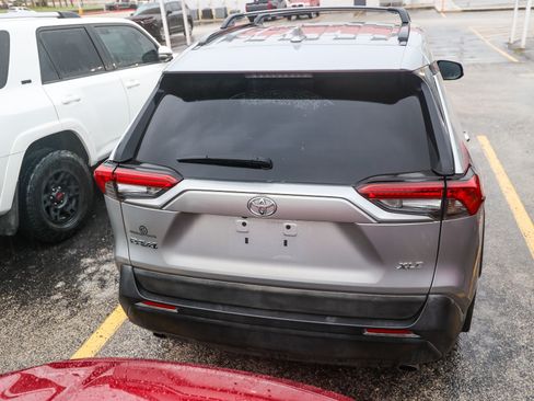 Used 2021 Toyota RAV4 XLE Premium FWD image 10