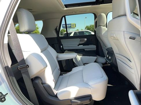 New 2025 Ford Expedition Platinum w/ Driver's Package image 11