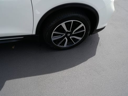 Used 2019 Nissan Rogue SL AWD/4WD image 32