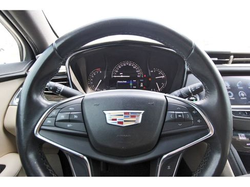Used 2019 Cadillac XT5 FWD image 9