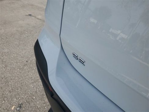 Certified 2025 Volkswagen Taos SE image 5