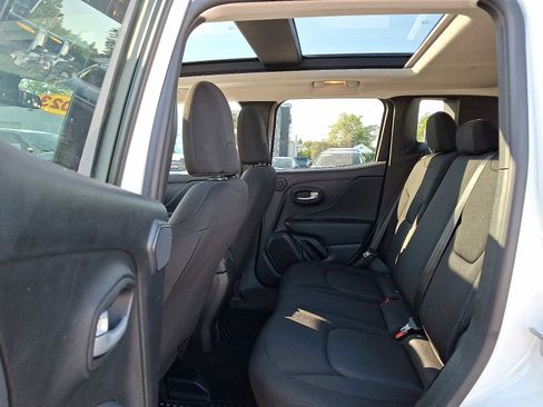 Certified 2023 Jeep Renegade Latitude w/ Sun & Fun Group image 10