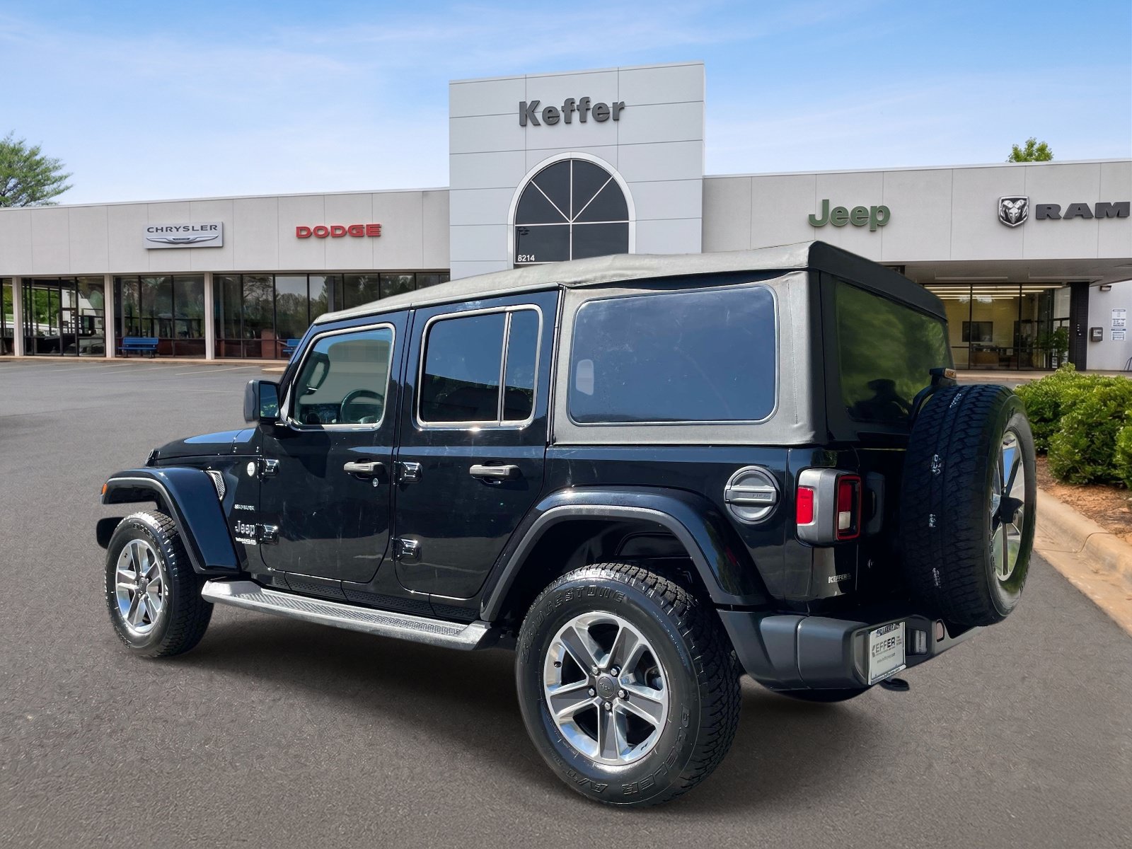 Used 2020 Jeep Wrangler Unlimited Sahara AWD/4WD image 4