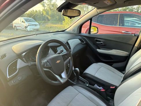 Used 2019 Chevrolet Trax LT AWD/4WD image 17