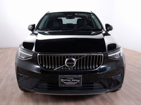 Certified 2025 Volvo XC40 B5 Plus image 2