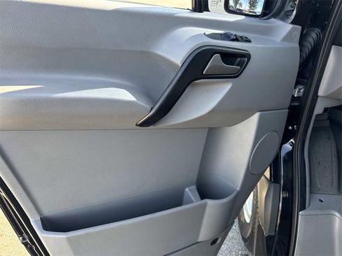 Used 2018 Mercedes-Benz Sprinter 2500 image 14