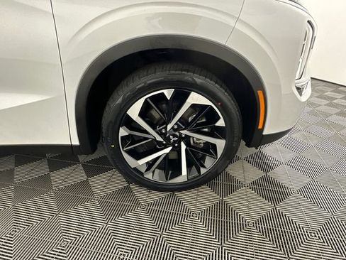 Used 2022 Mitsubishi Outlander SE AWD/4WD image 37