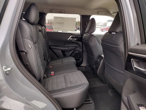 New 2026 Mitsubishi Outlander SE image 9
