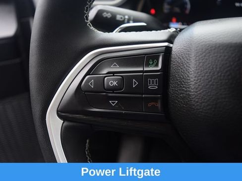 Used 2023 Jeep Grand Cherokee Altitude AWD/4WD image 6