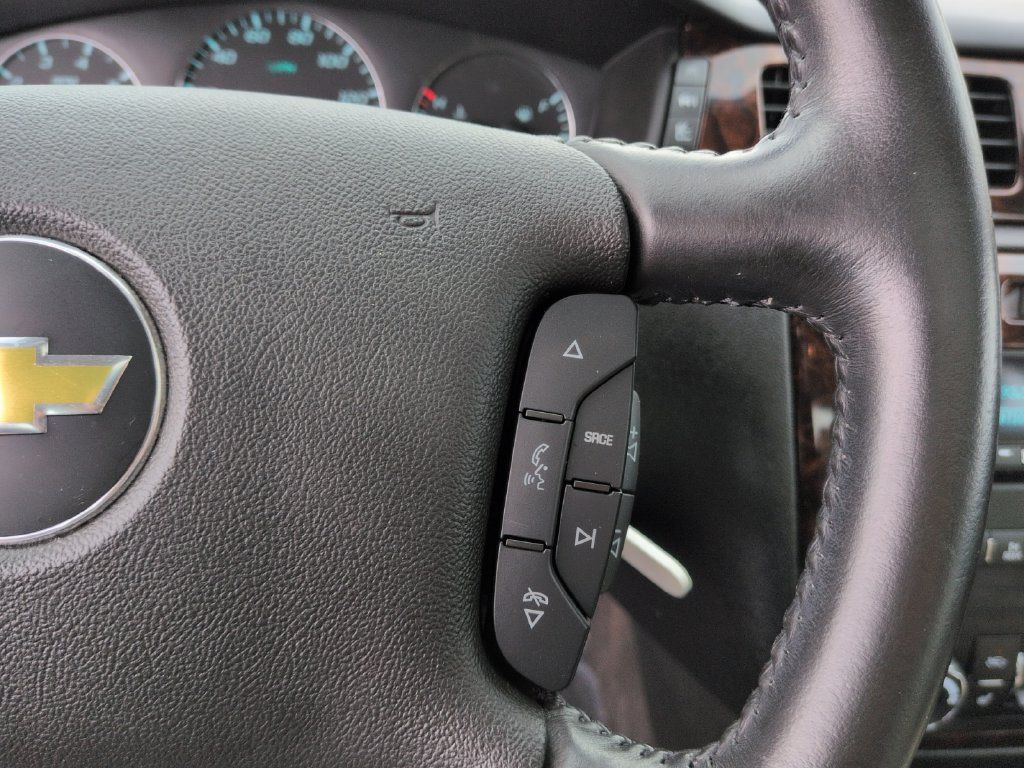 Used 2012 Chevrolet Impala LTZ FWD image 19