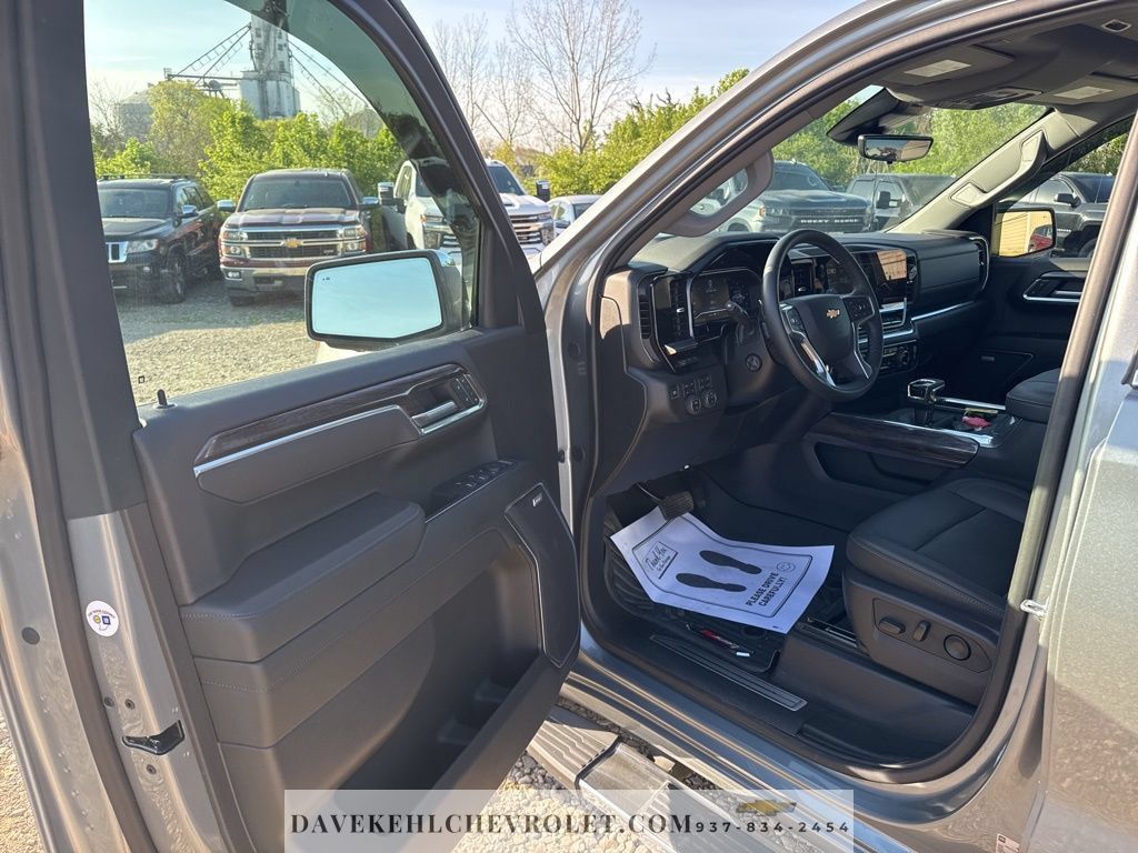 Certified 2025 Chevrolet Silverado 1500 LTZ AWD/4WD image 15