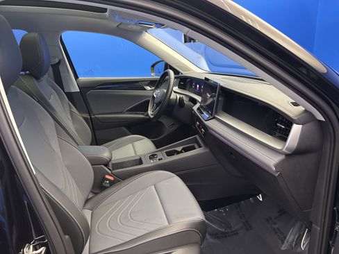 Certified 2025 Volkswagen Tiguan SE w/ Panoramic Sunroof Package AWD/4WD image 25
