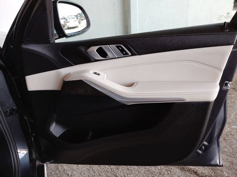 Used 2022 BMW X5 xDrive45e w/ Premium Package AWD/4WD image 11