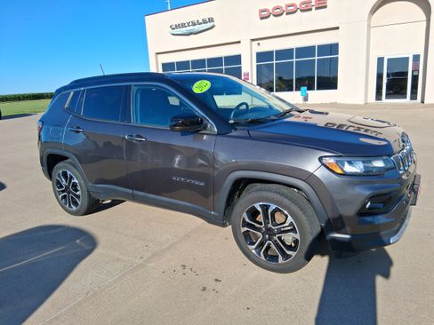 Used 2022 Jeep Compass Limited AWD/4WD image 2