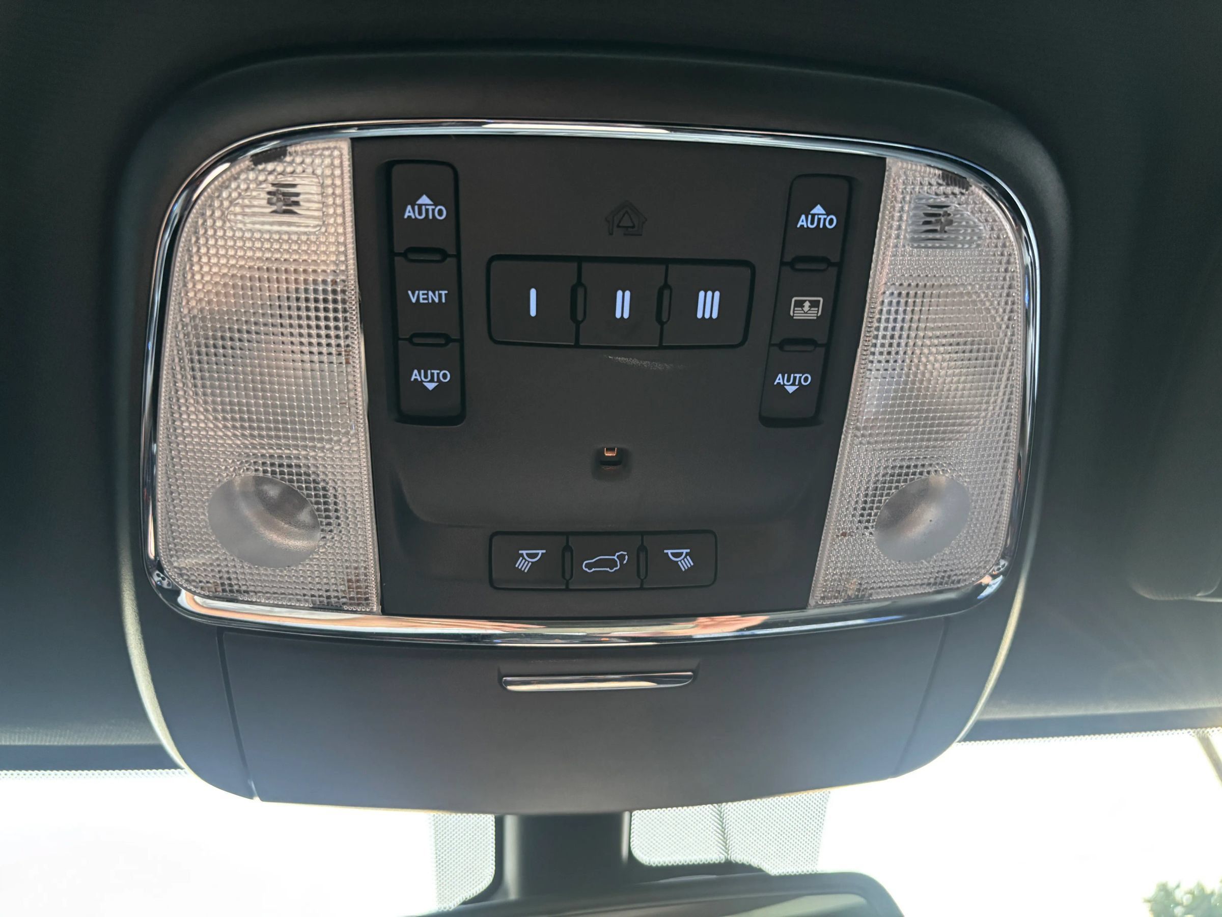 Used 2014 Jeep Grand Cherokee Overland AWD/4WD image 32