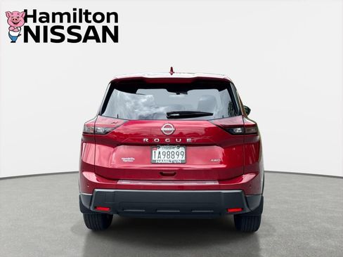 Certified 2026 Nissan Rogue SV AWD/4WD image 3