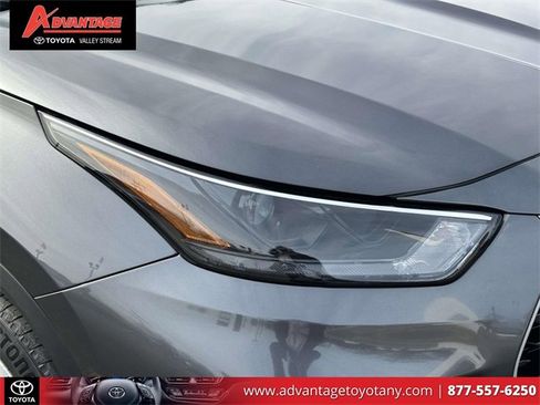 Used 2025 Toyota Highlander XLE image 11