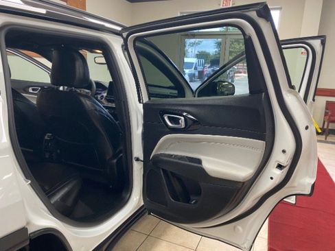 Used 2025 Jeep Compass Limited AWD/4WD image 11
