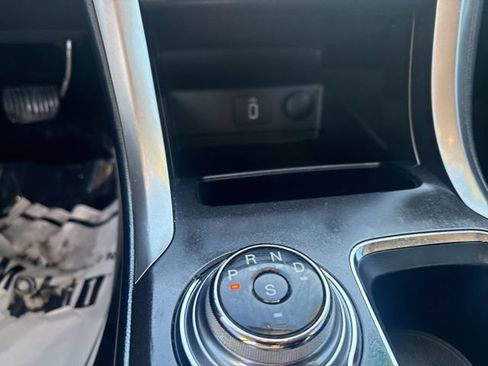 Used 2017 Ford Fusion SE w/ Fusion SE Technology Package image 17