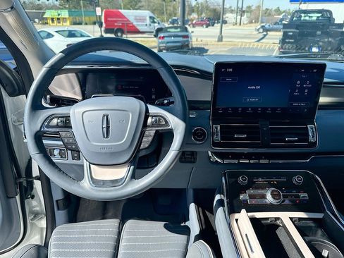 Used 2022 Lincoln Navigator L Black Label image 19