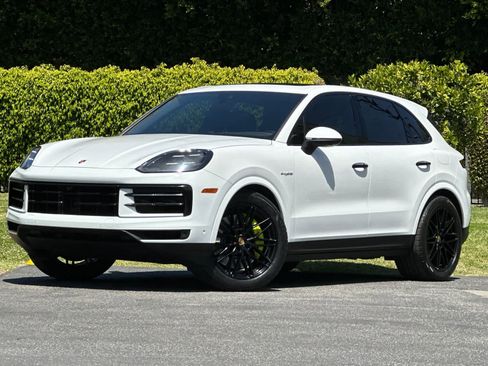Certified 2024 Porsche Cayenne S AWD/4WD image 1
