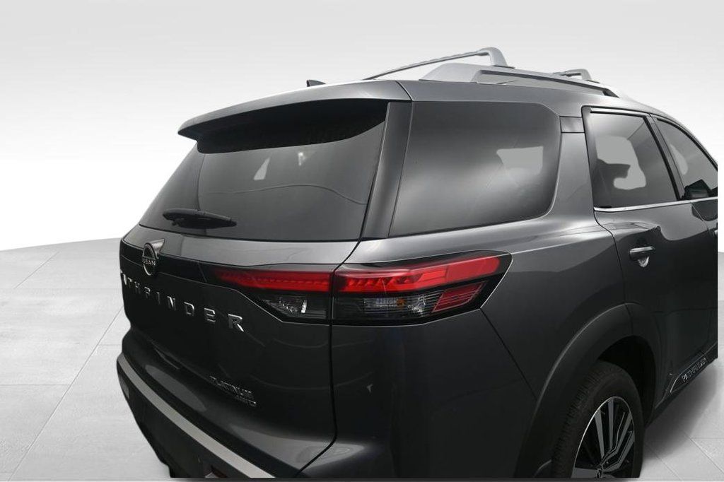 Used 2025 Nissan Pathfinder Platinum AWD/4WD image 10