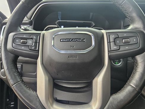 Used 2021 GMC Yukon Denali w/ Denali Premium Package image 18