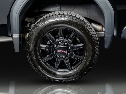 Used 2025 GMC Sierra 2500 AT4 w/ AT4 Premium Plus Package image 9