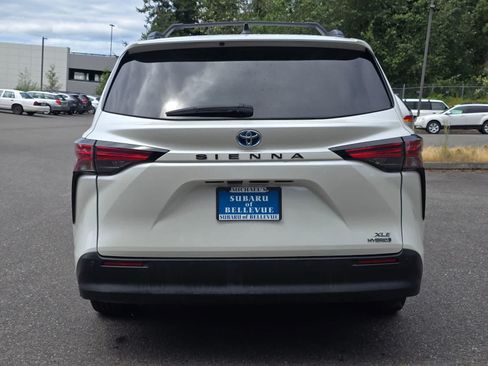 Used 2021 Toyota Sienna XLE FWD image 5