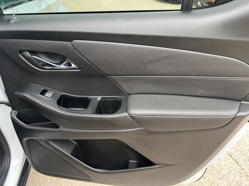 Used 2023 Chevrolet Traverse LT w/ Midnight/Sport Edition image 16