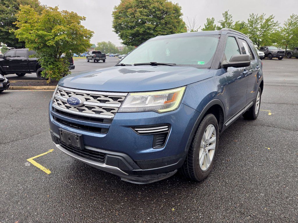 Used 2018 Ford Explorer XLT AWD/4WD image 3