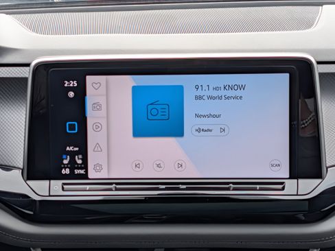 Used 2024 Volkswagen Atlas Peak Edition SE AWD/4WD image 31