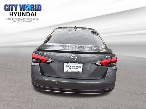 Used 2022 Nissan Versa SR w/ Lighting Package image 4