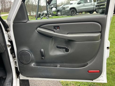 Used 2004 Chevrolet Silverado 3500 2WD Regular Cab image 53