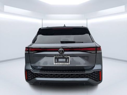 New 2026 Volkswagen Tiguan SE R-Line FWD image 4