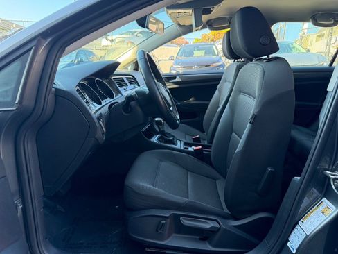 Used 2019 Volkswagen e-Golf SE image 10