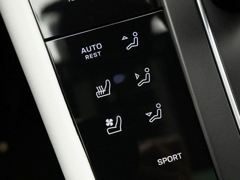 Used 2023 Porsche Macan image 29