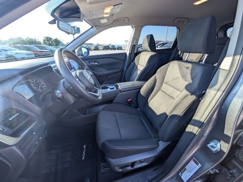 Used 2024 Nissan Rogue SV image 21