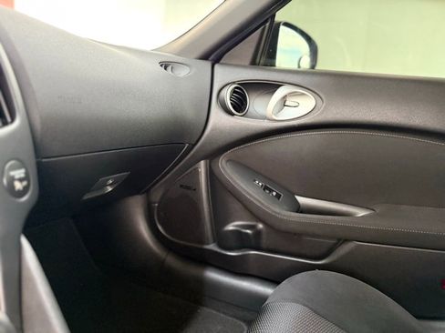 Used 2017 Nissan 370Z w/ Sport Package image 36