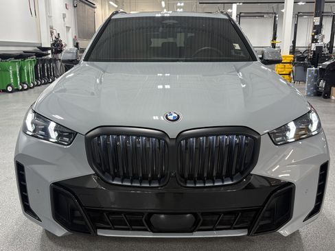 Certified 2025 BMW X5 xDrive40i w/ M Sport Package AWD/4WD image 3