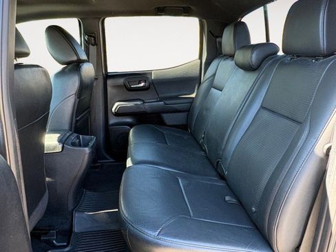 Used 2019 Toyota Tacoma TRD Off-Road w/ TRD Premium Off Road Package image 10