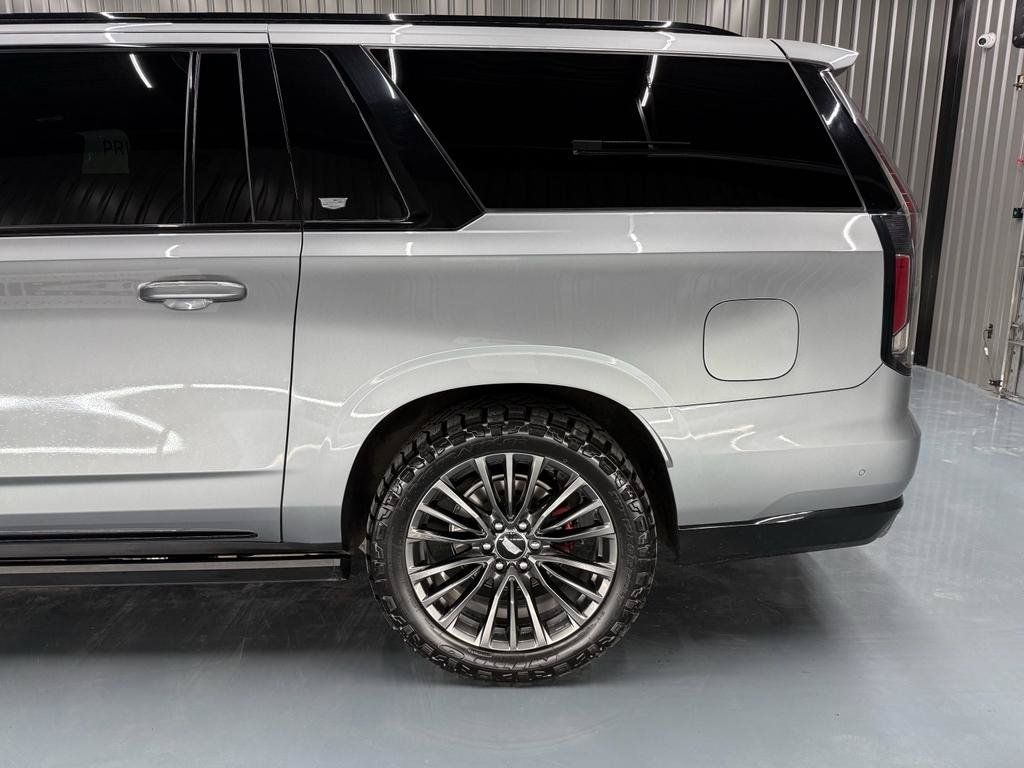 Used 2024 Cadillac Escalade ESV V w/ Heavy-Duty Trailer Package AWD/4WD image 5