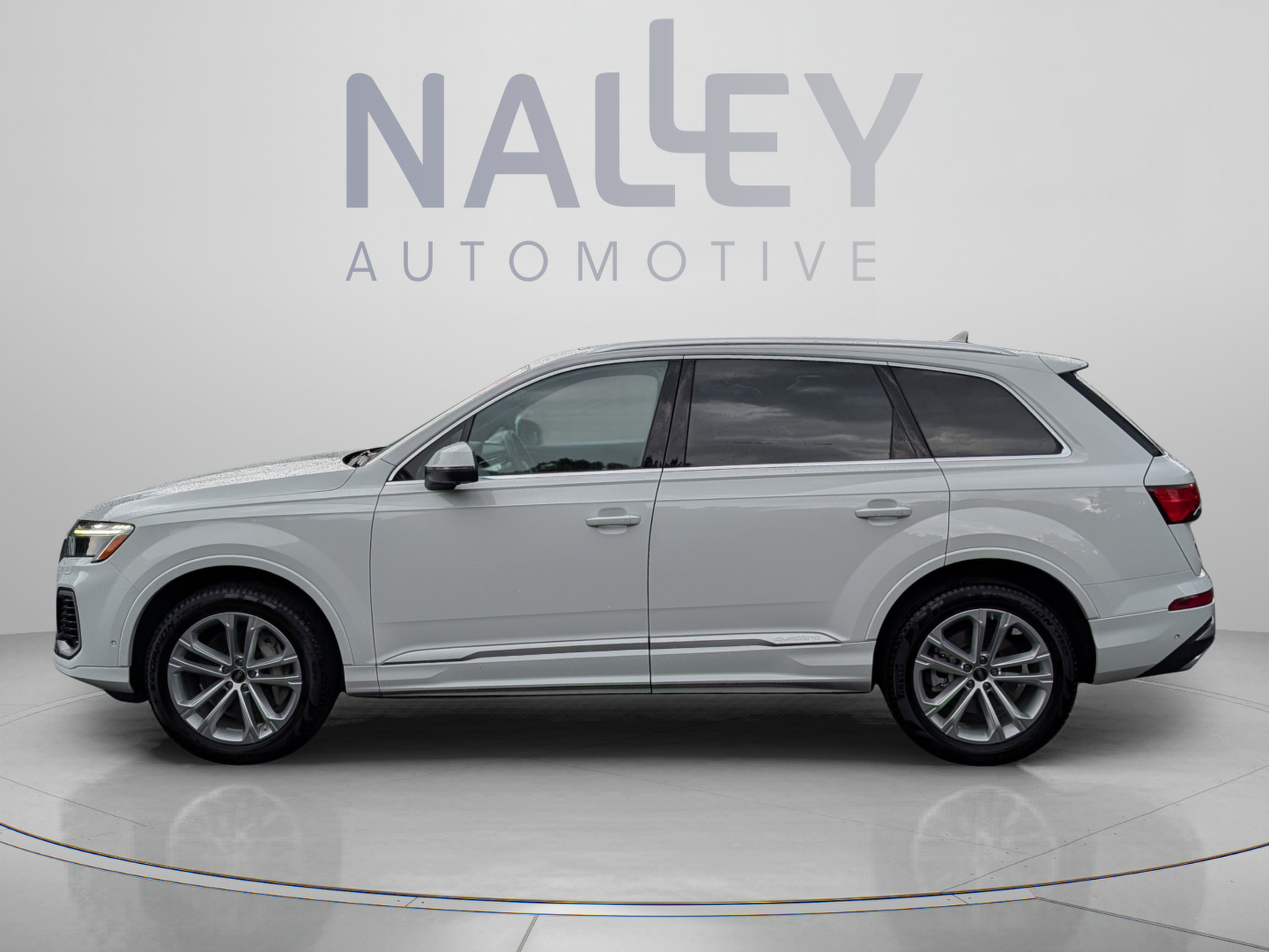 Used 2025 Audi Q7 3.0T Premium Plus AWD/4WD image 2