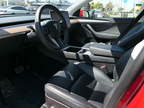 Used 2023 Tesla Model Y Long Range image 11